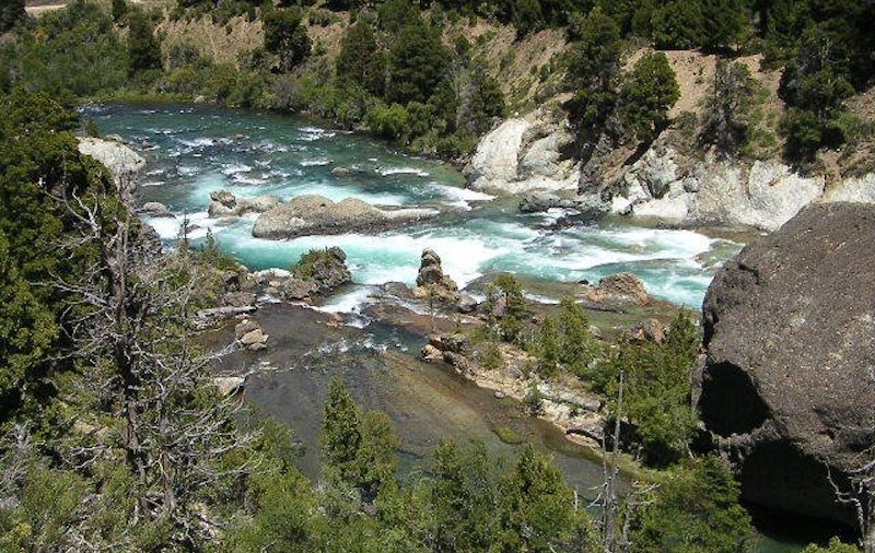 riverscaleufu1-fly-fishing-patagonia-bariloche-lakes-rivers-hatch-trout-brown-rainbow-adventure-rods-mayfly-stonefly-guides-camps-trips-fontilalis-outfitters-catch-realese